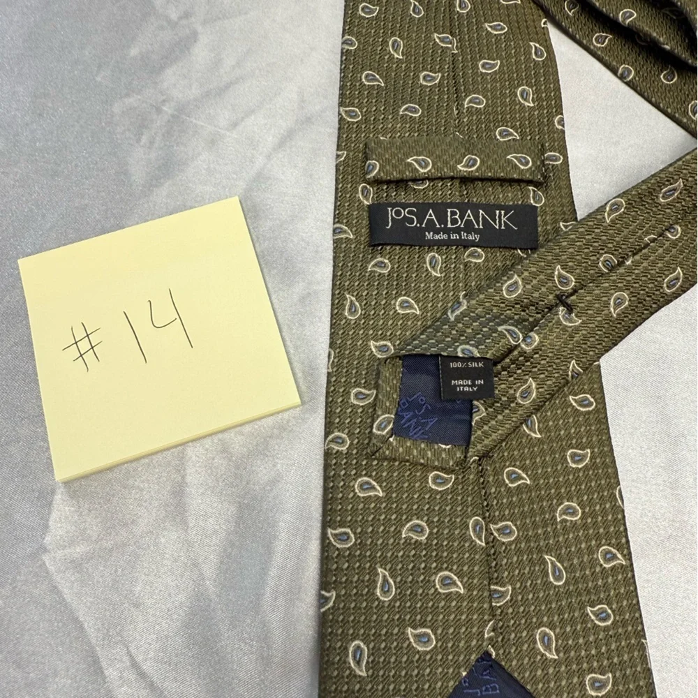 Jos. A. Bank Green Paisley Tie 100% Silk Made in Italy